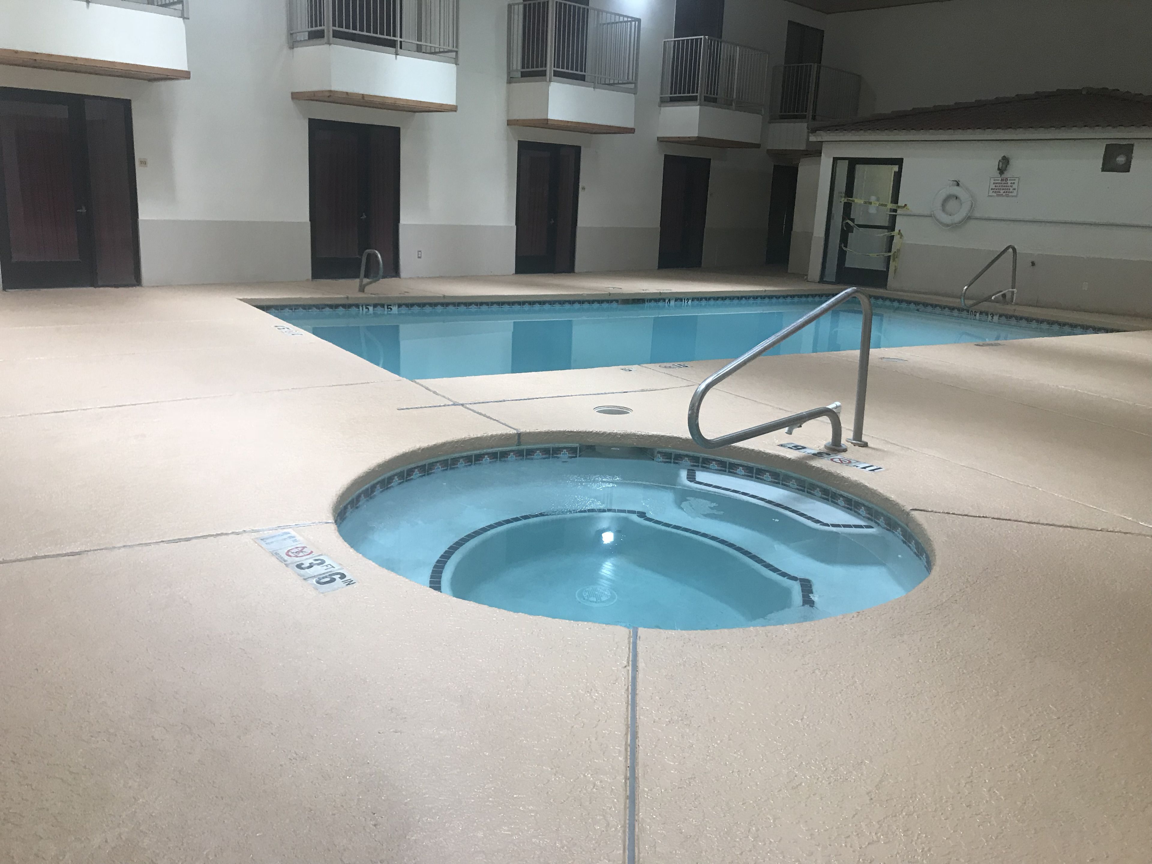 Econo Lodge West - Coors Blvd