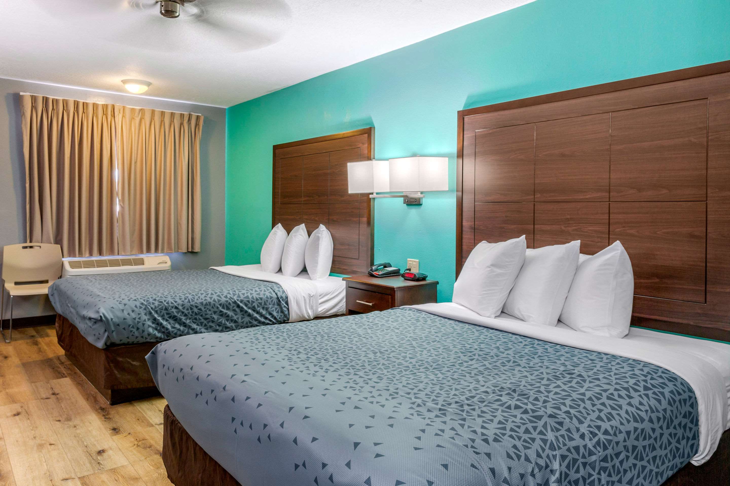 Econo Lodge West - Coors Blvd