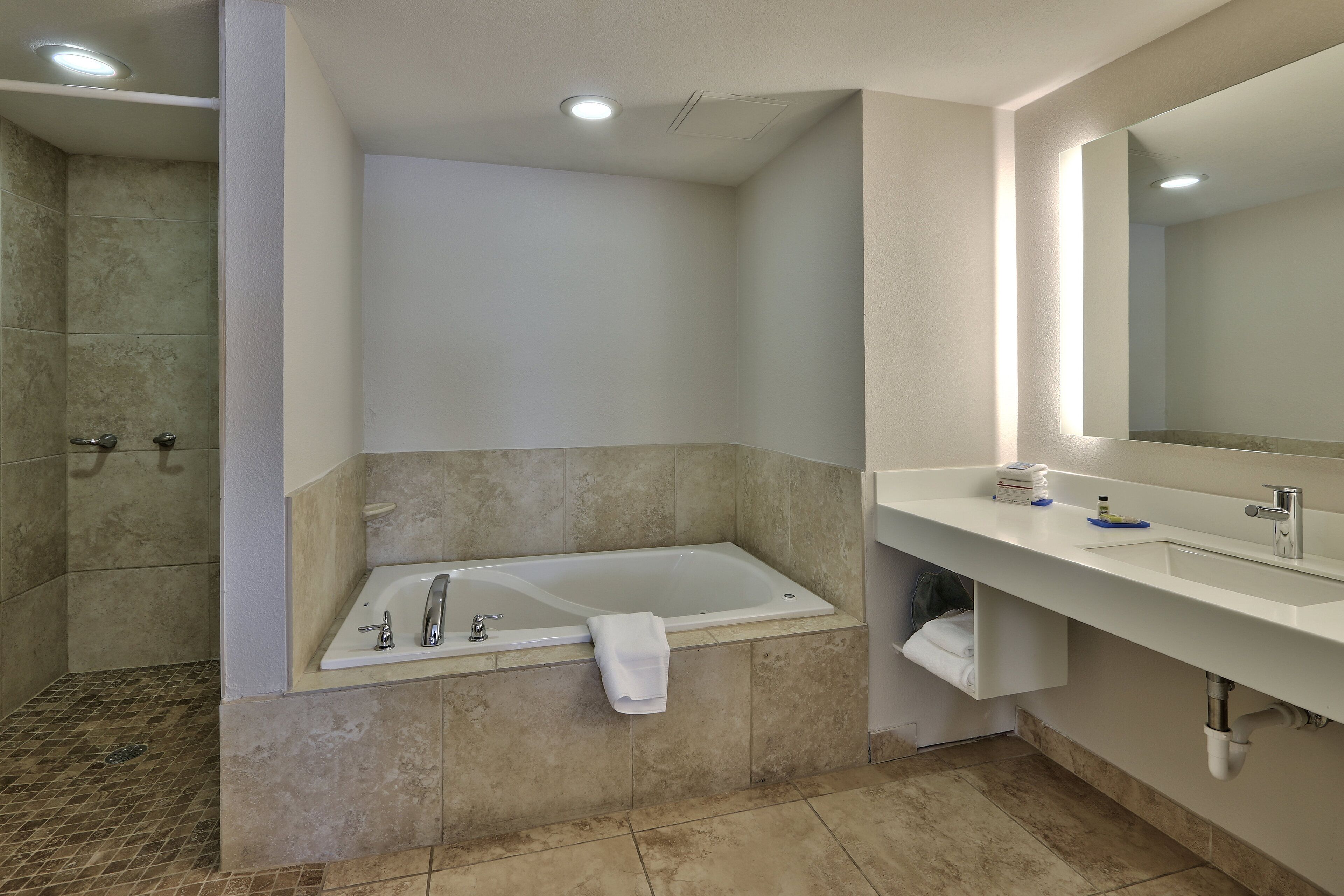 Holiday Inn Express & Suites Albuquerque Historic Old Town
