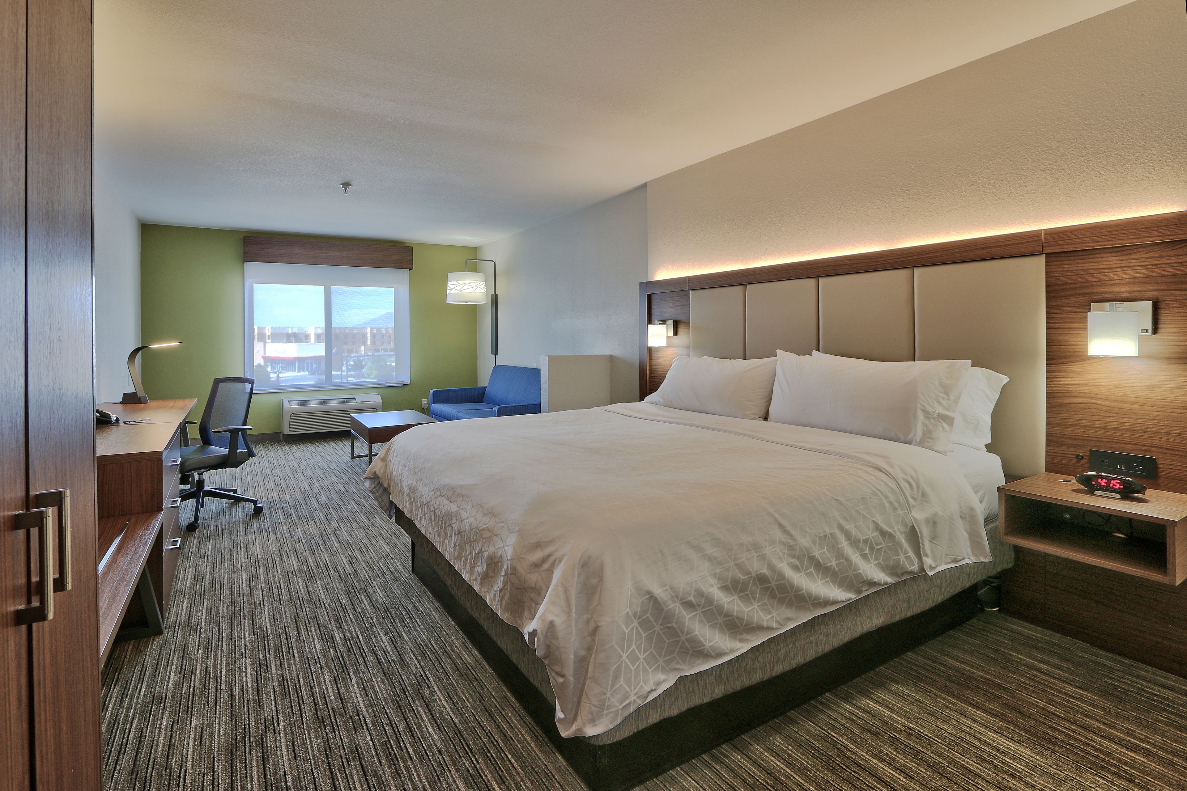 Holiday Inn Express & Suites Albuquerque Historic Old Town