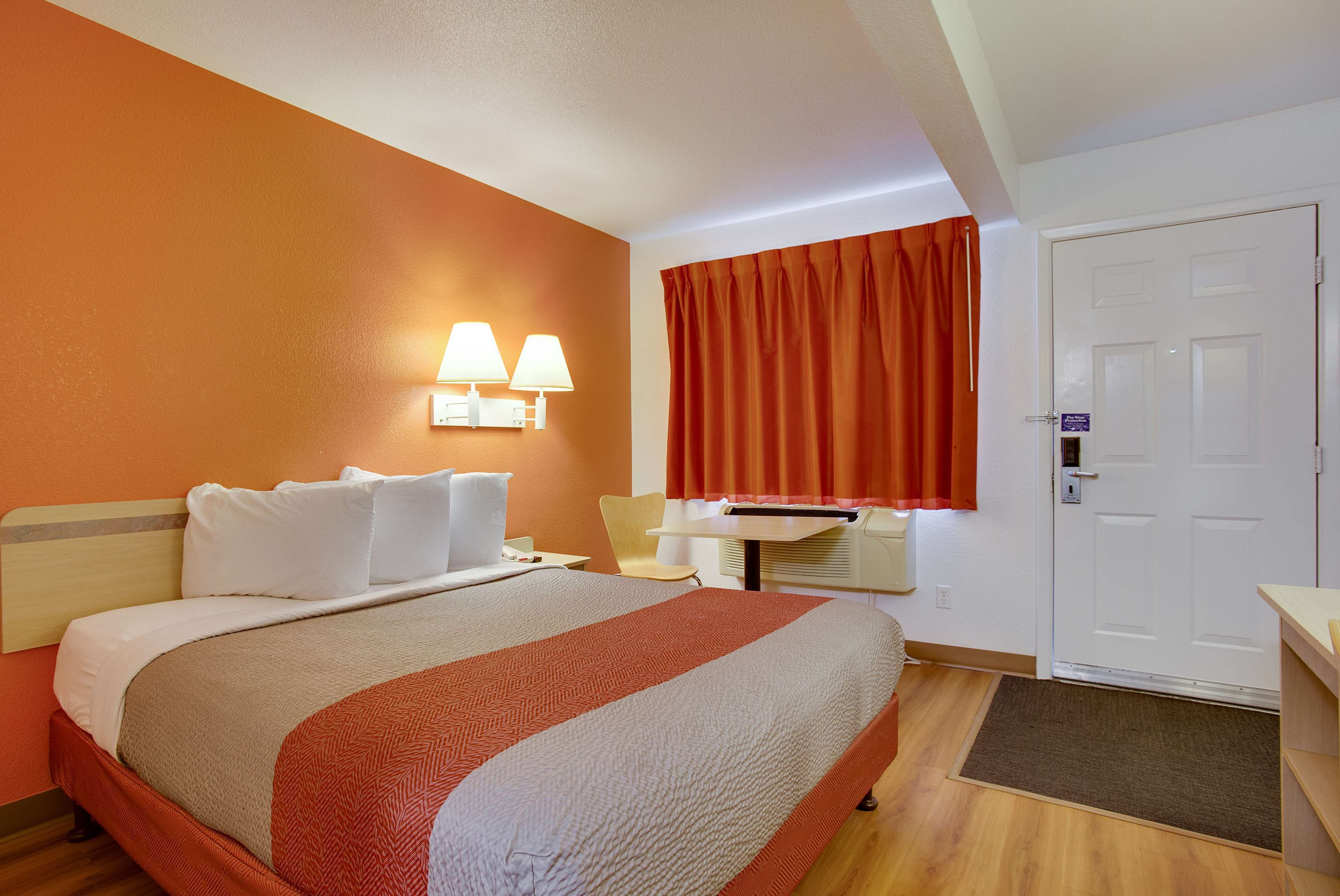 Motel 6 Albuquerque - Carlisle