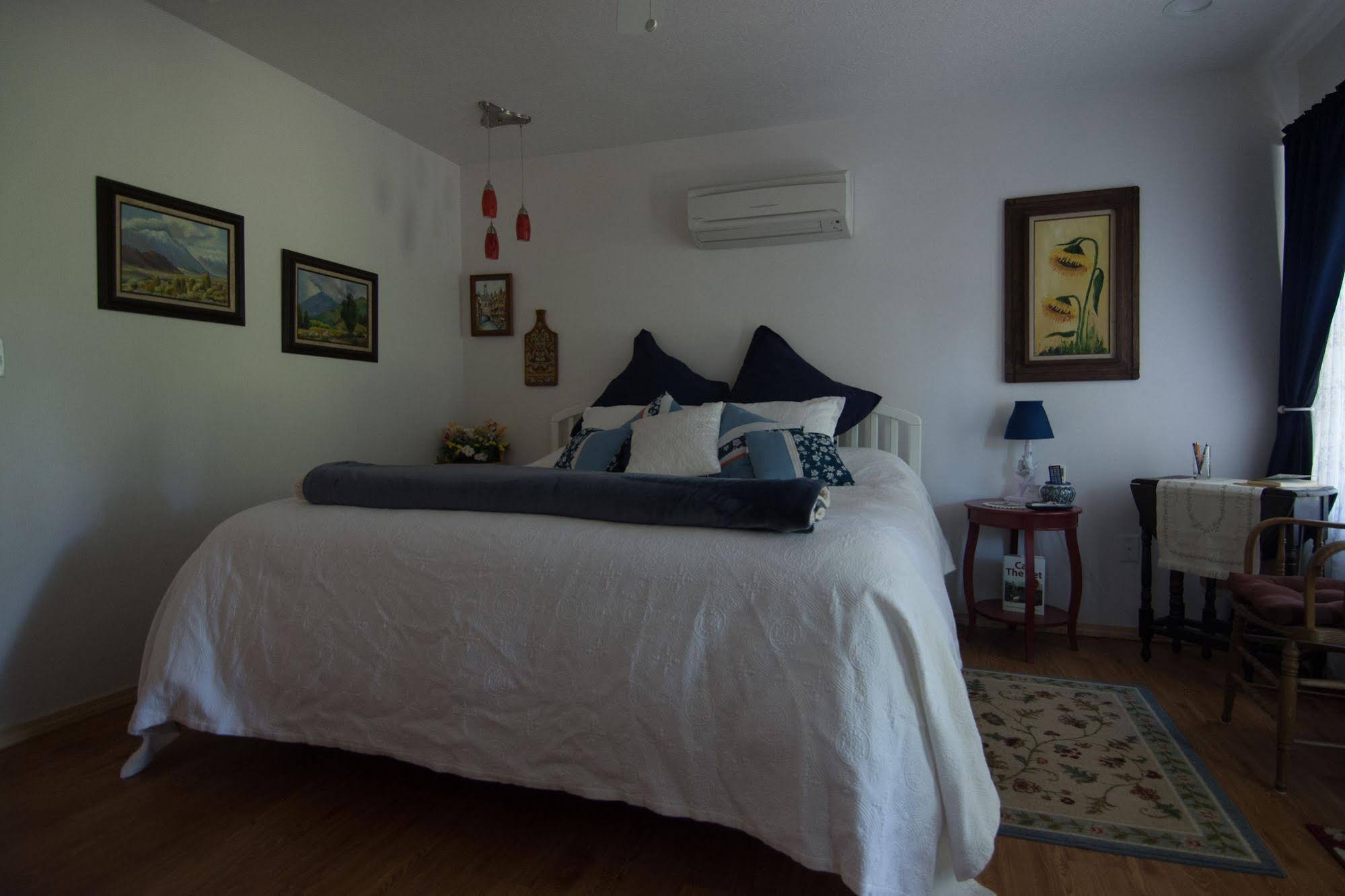 Red Horse Vineyard Bed & Breakfast