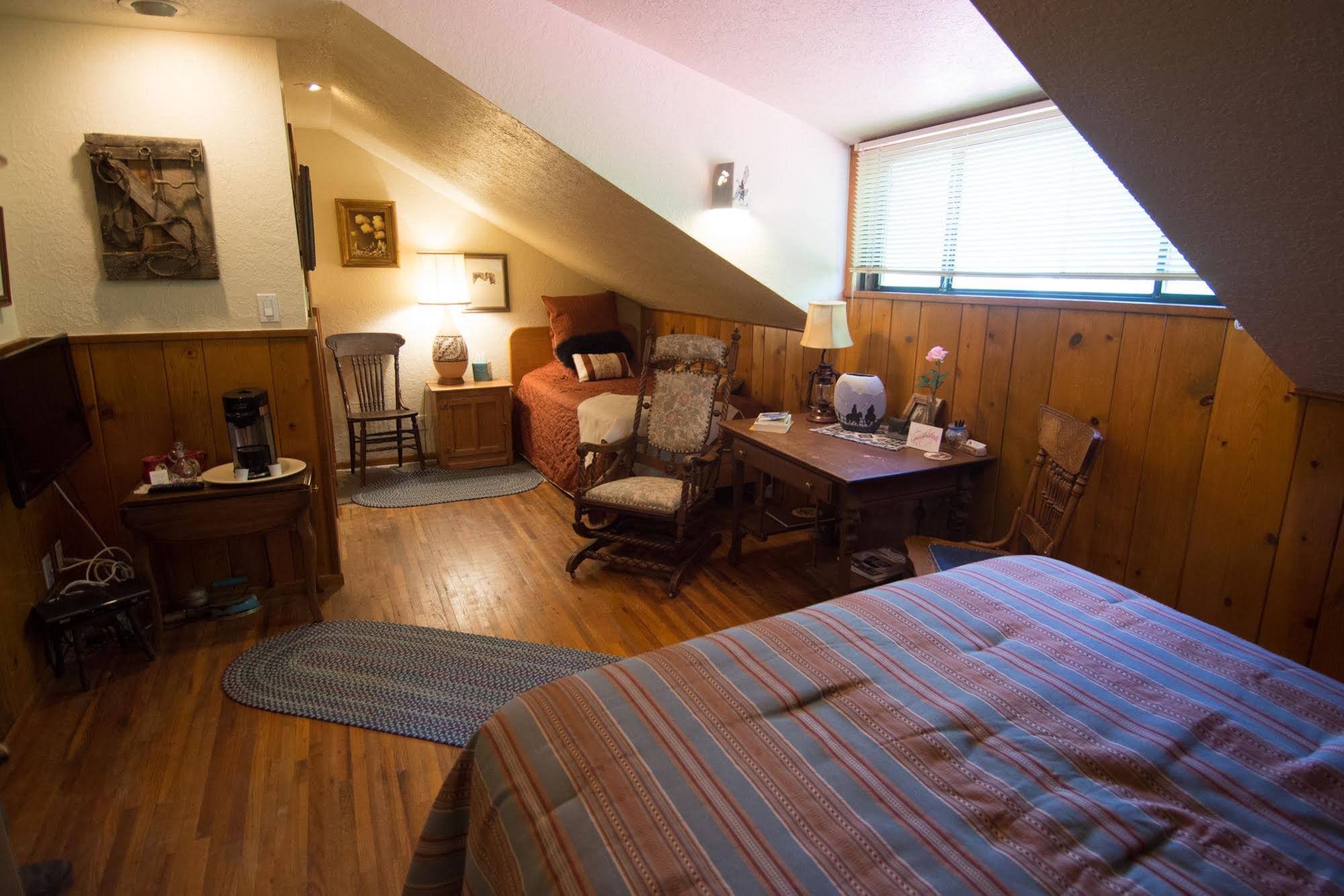 Red Horse Vineyard Bed & Breakfast