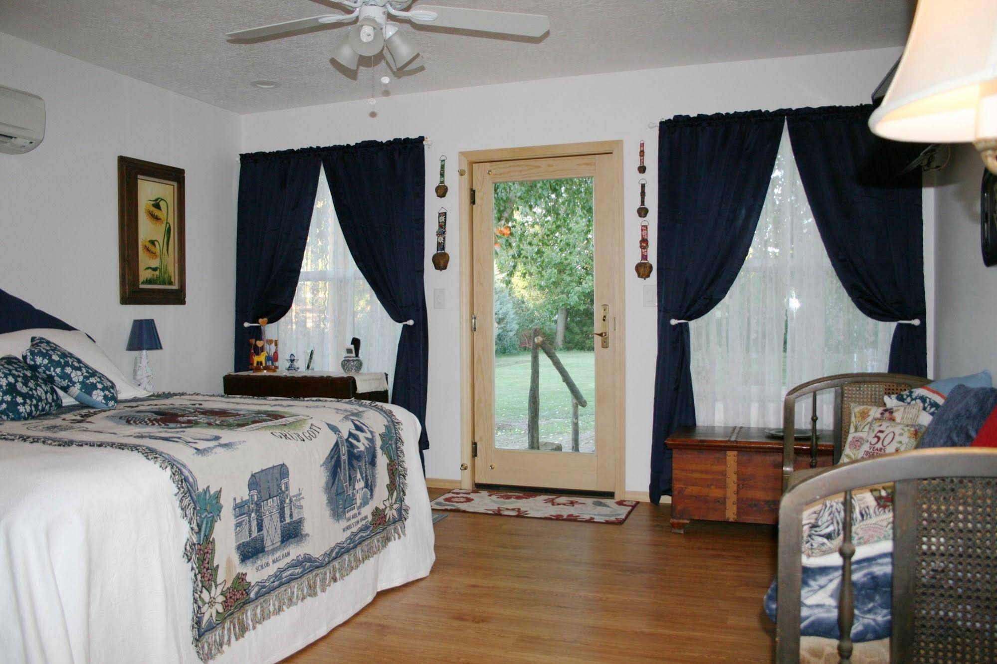 Red Horse Vineyard Bed & Breakfast