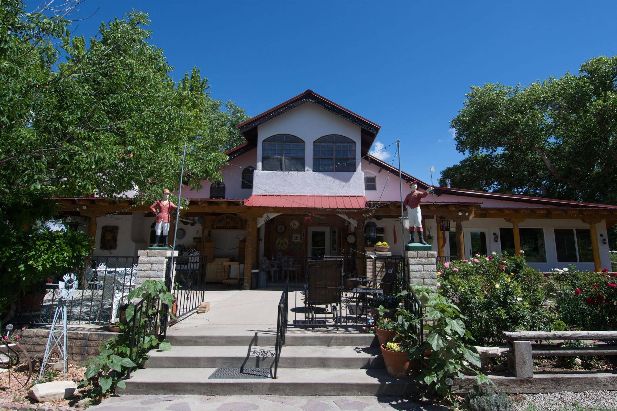 Red Horse Vineyard Bed & Breakfast