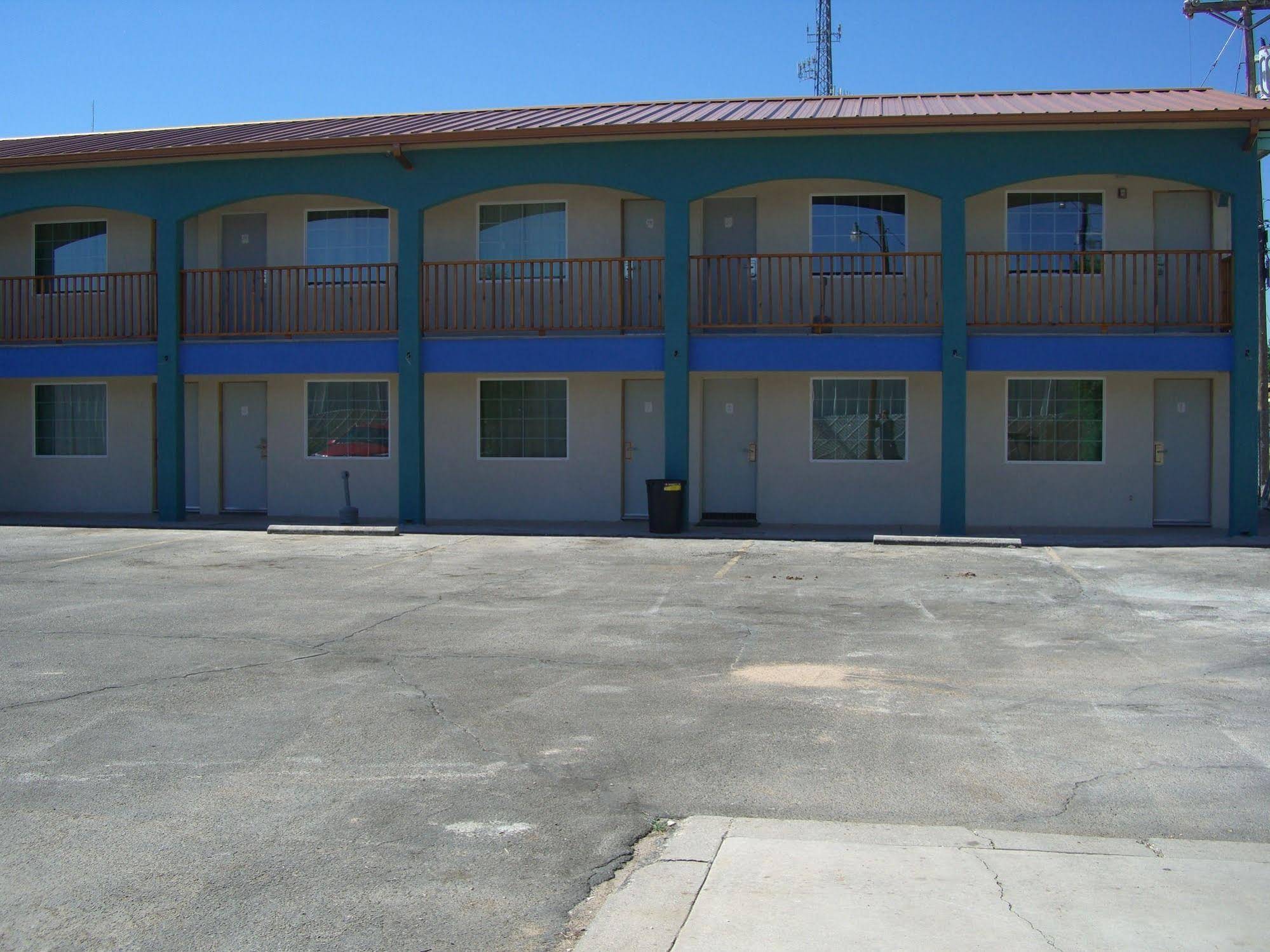 La Hacienda Inn