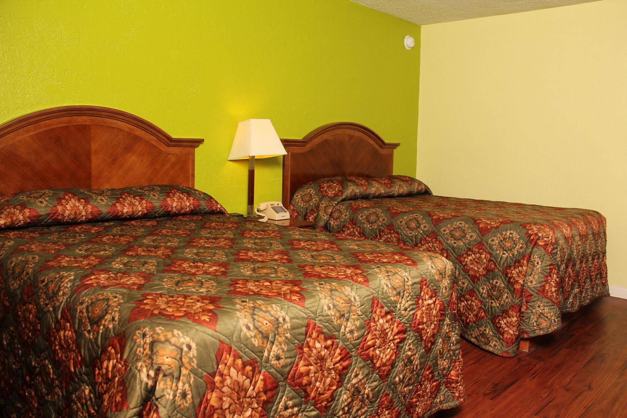 La Hacienda Inn
