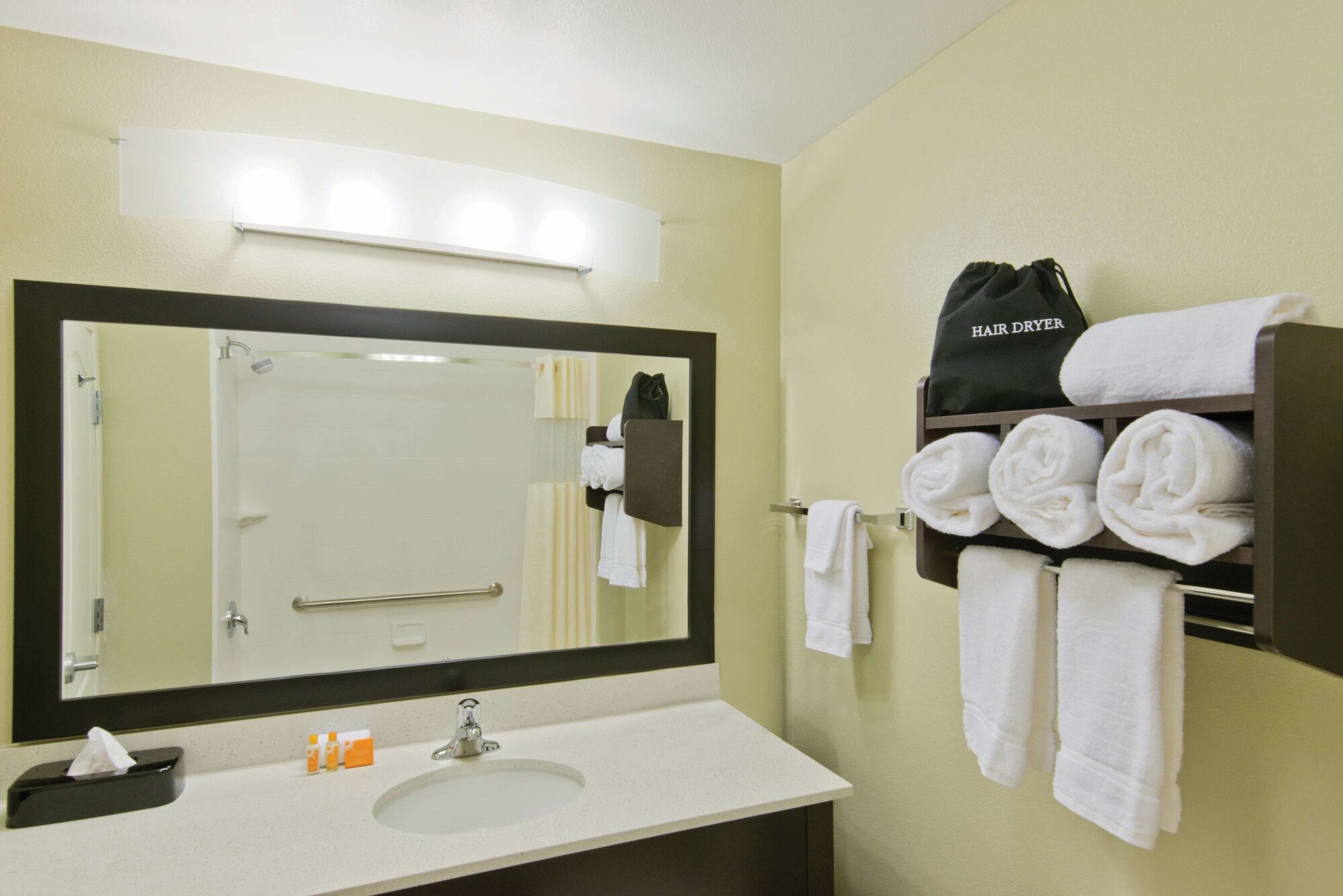 La Quinta Inn & Suites by Wyndham Artesia