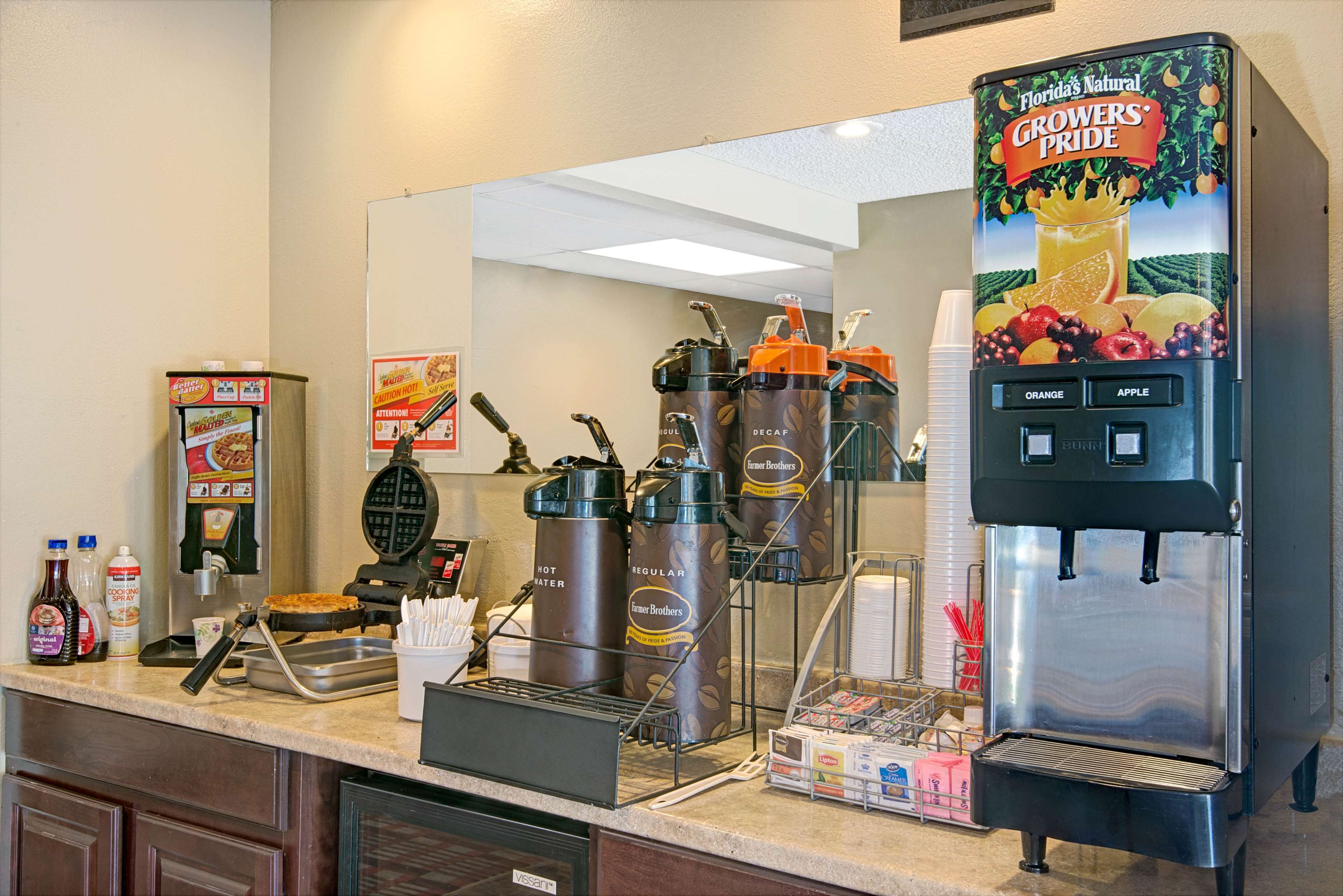 Super 8 by Wyndham Belen NM