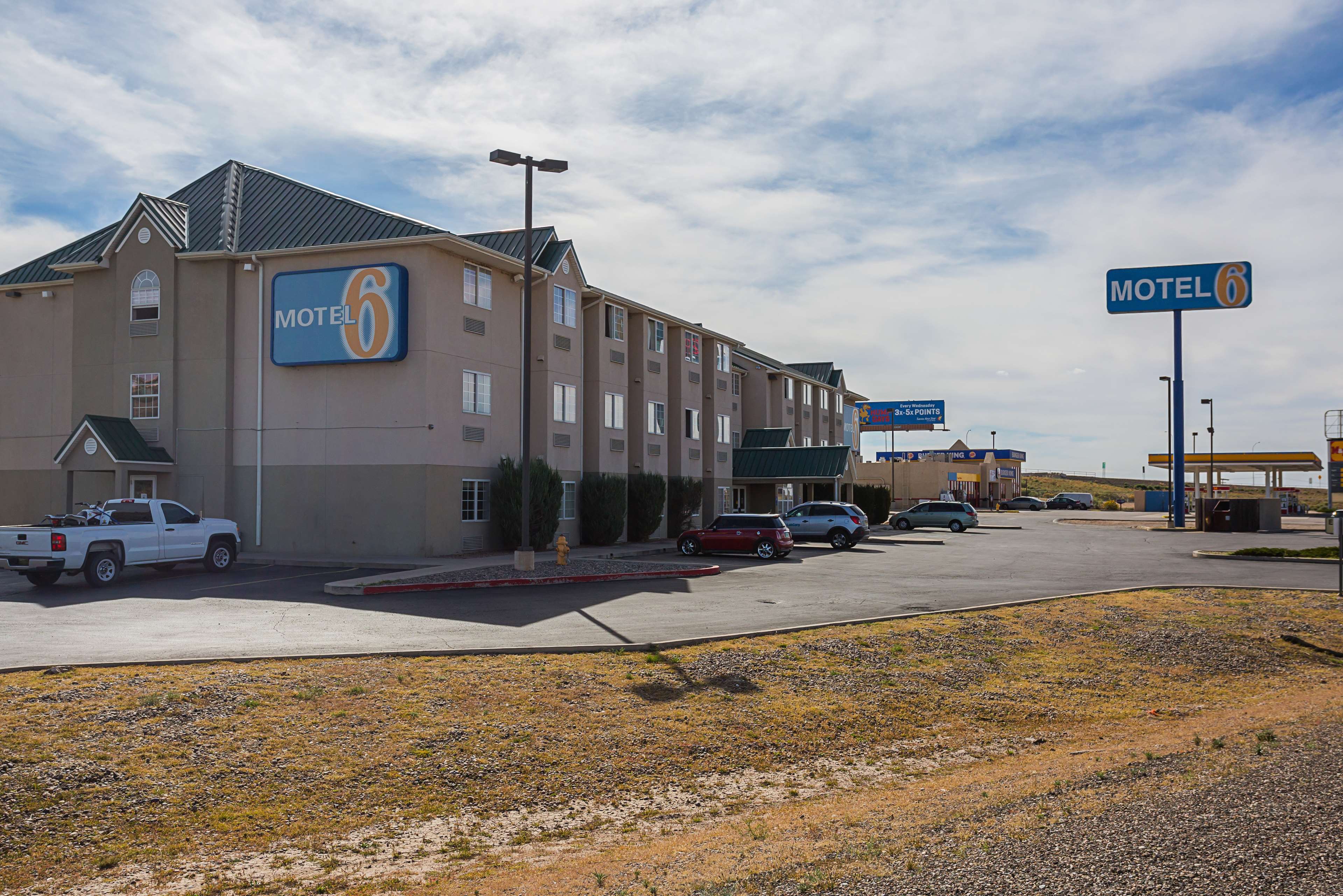 Motel 6 Bernalillo