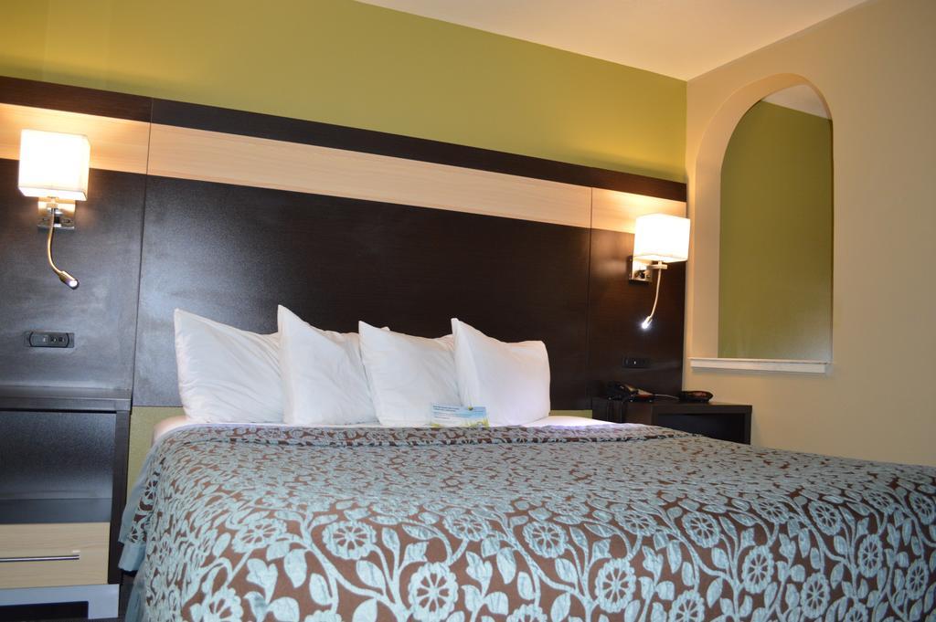 Days Inn by Wyndham Carlsbad