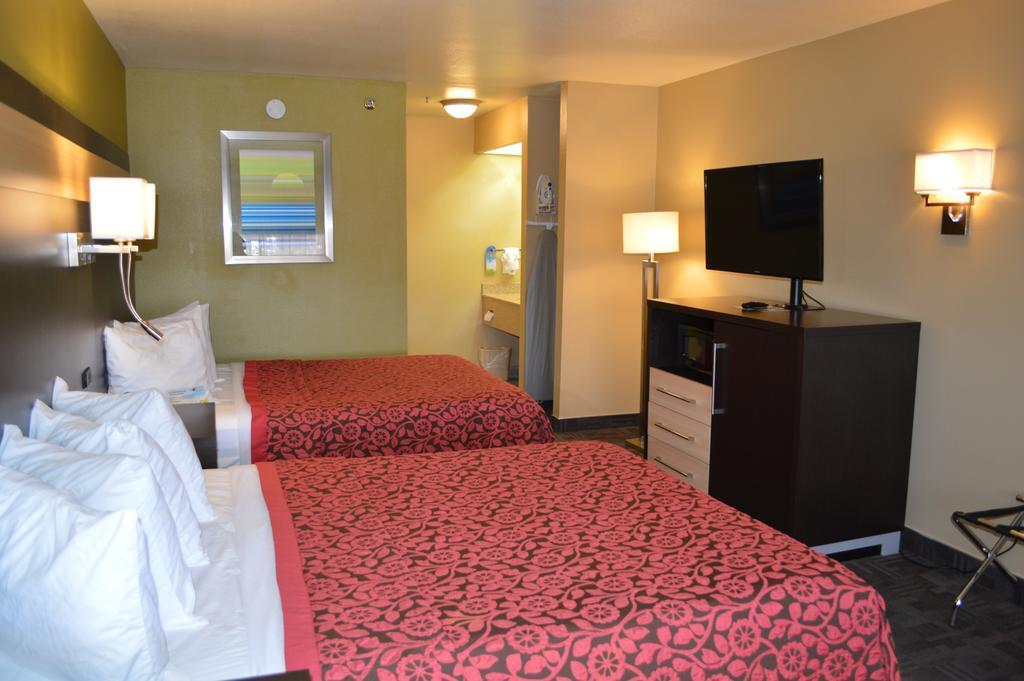 Days Inn by Wyndham Carlsbad