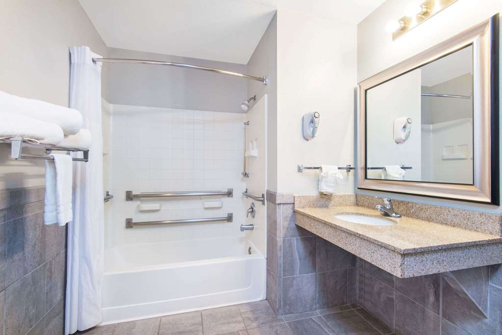 Days Inn by Wyndham Carlsbad