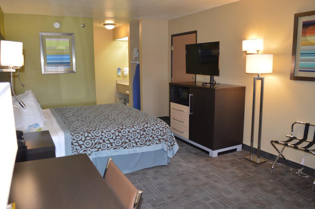 Days Inn by Wyndham Carlsbad
