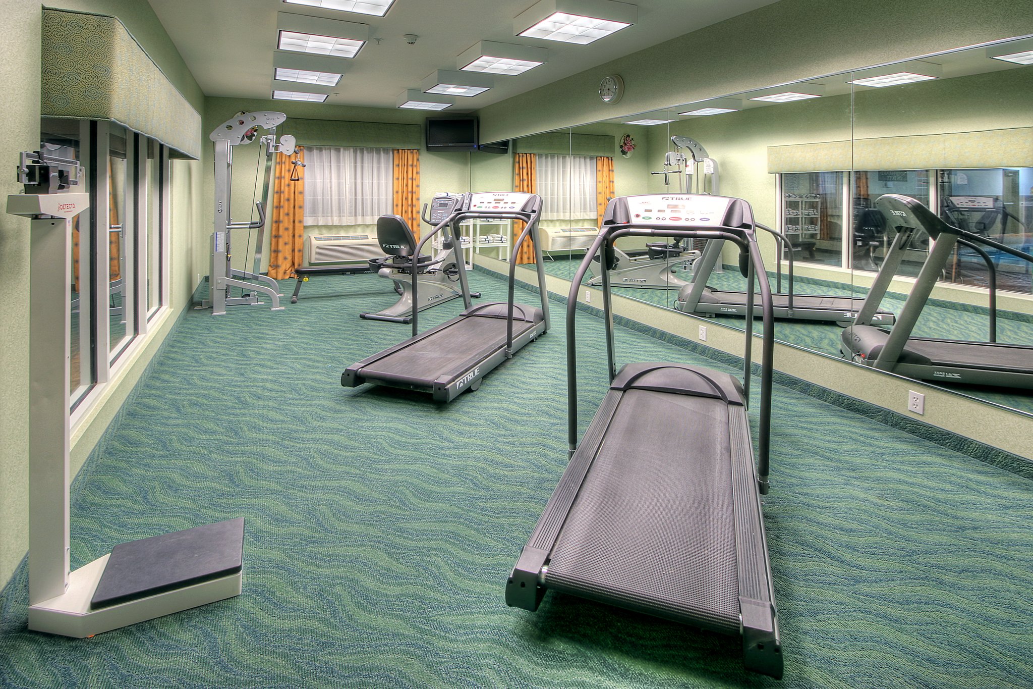 Holiday Inn Express Hotel & Suites Carlsbad