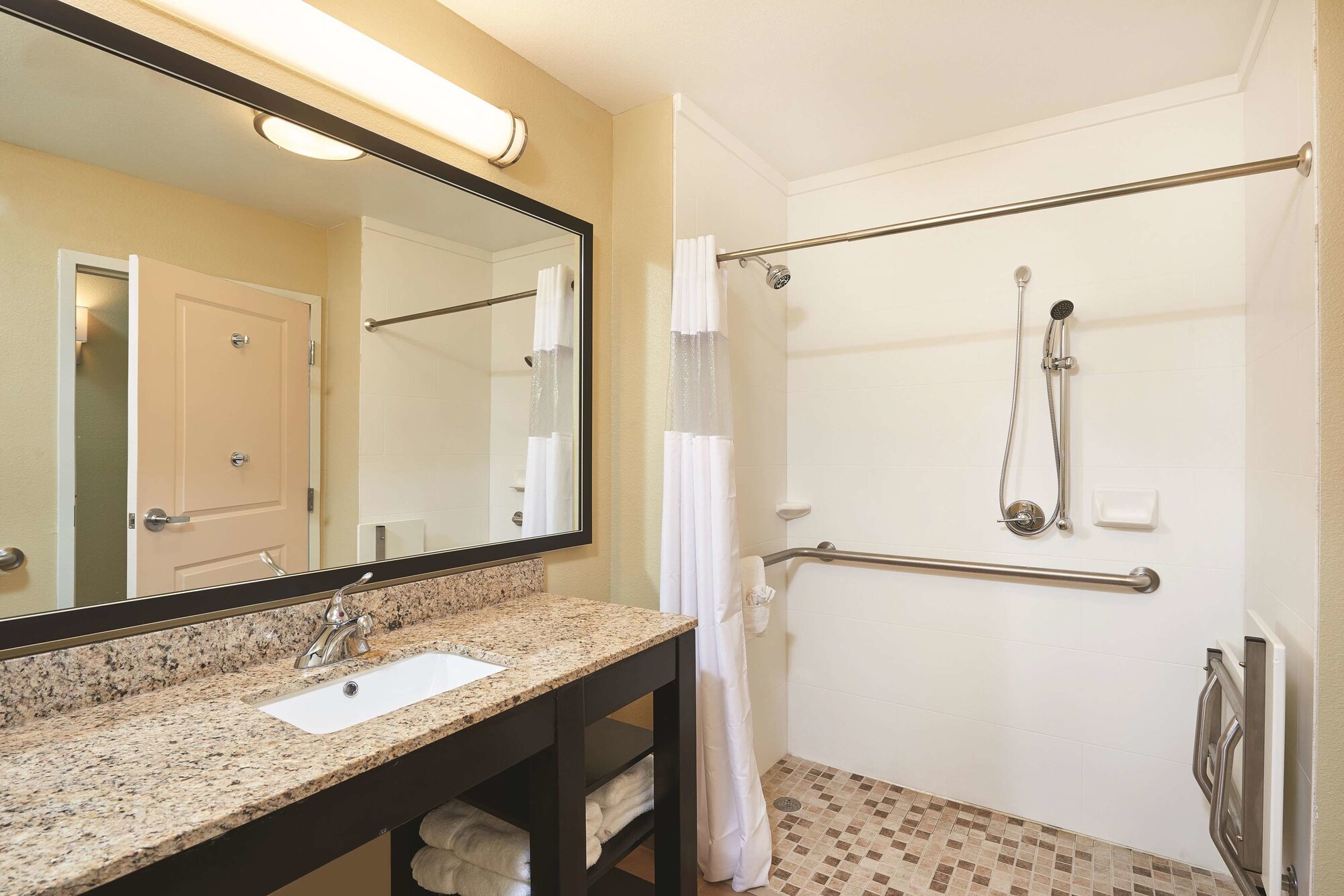 La Quinta Inn & Suites by Wyndham Carlsbad