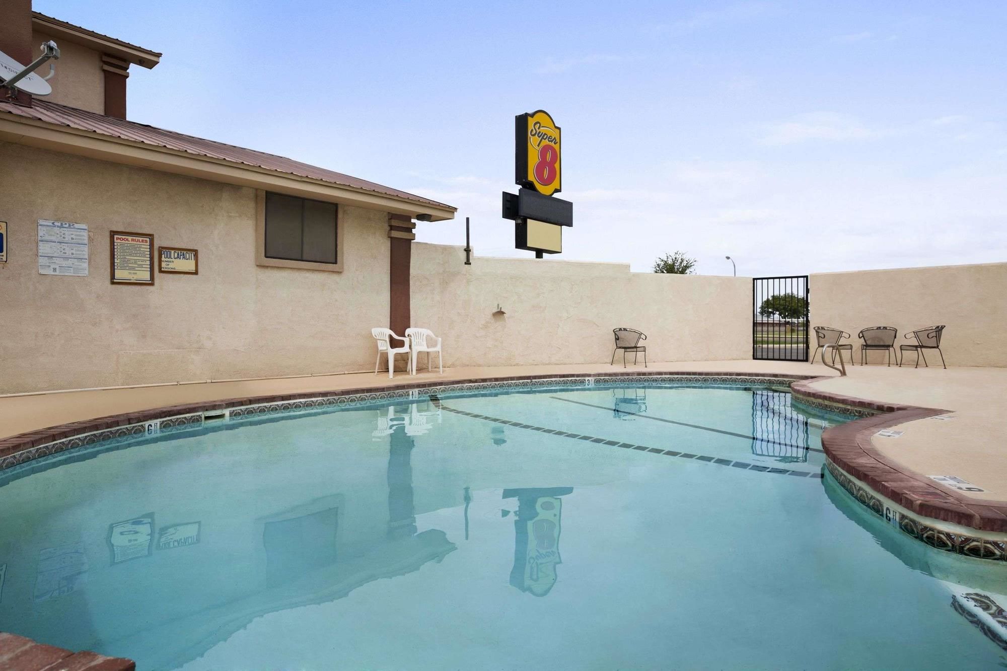 Super 8 by Wyndham Carlsbad