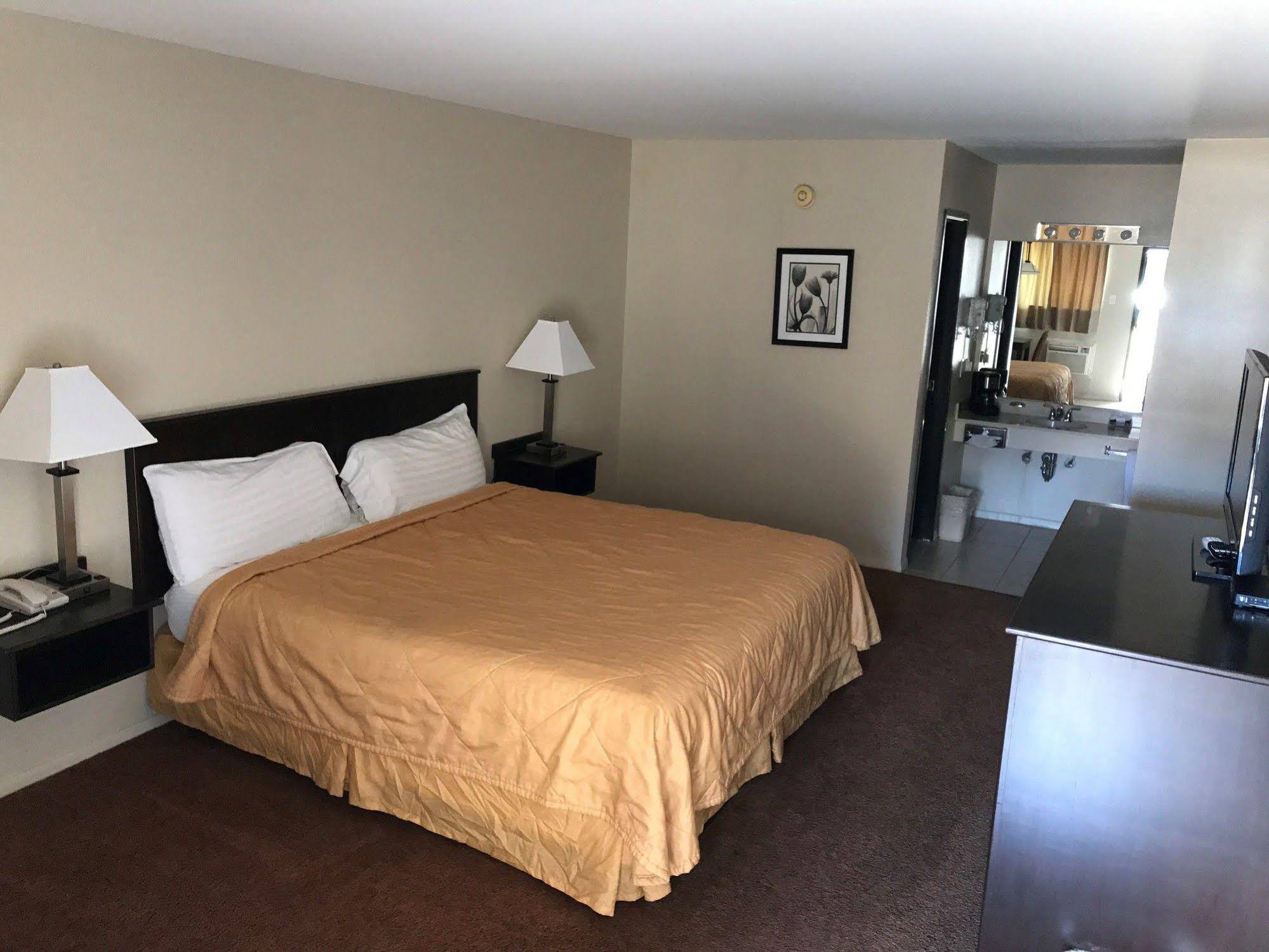 Four Winds Motel