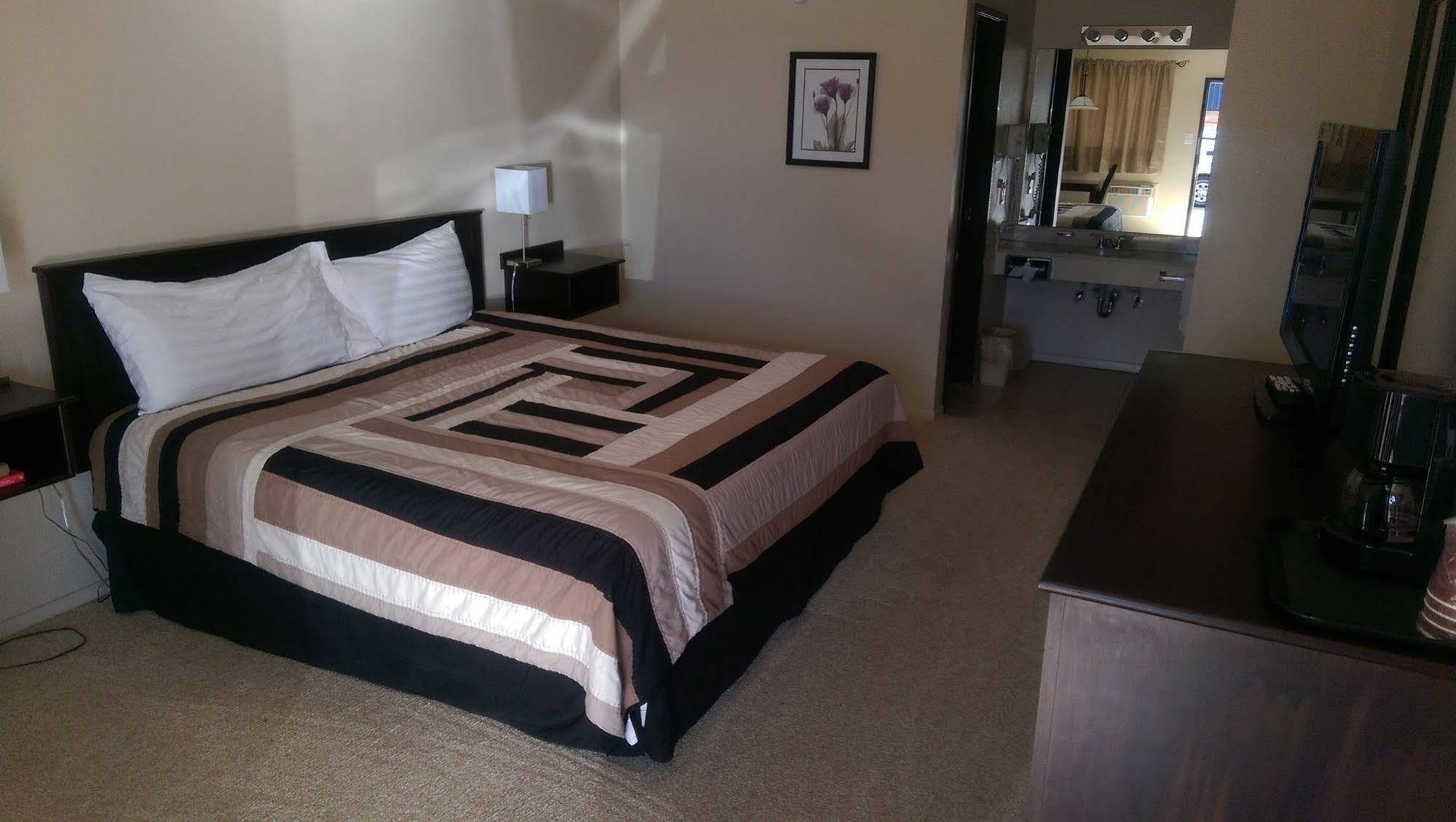 Four Winds Motel