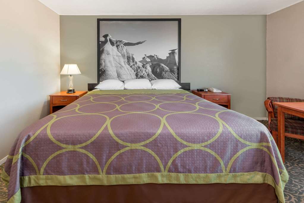 Super 8 by Wyndham Clayton