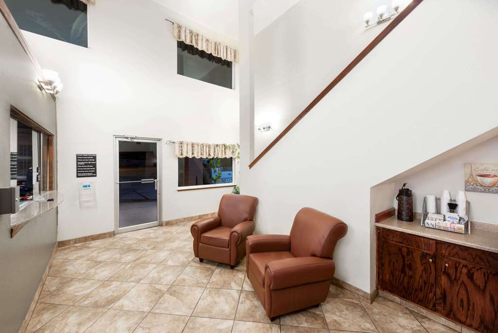 Super 8 by Wyndham Clayton