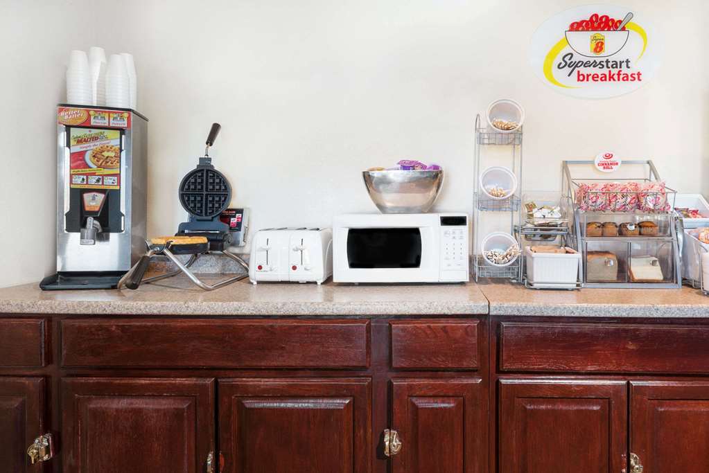 Super 8 by Wyndham Clayton