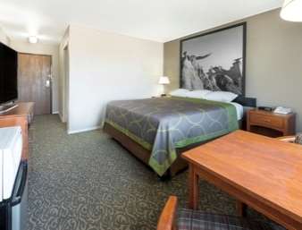 Super 8 by Wyndham Clayton