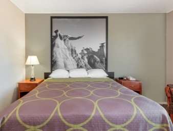 Super 8 by Wyndham Clayton