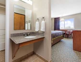 Super 8 by Wyndham Clayton