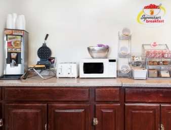 Super 8 by Wyndham Clayton