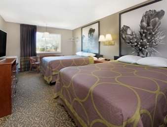 Super 8 by Wyndham Clayton