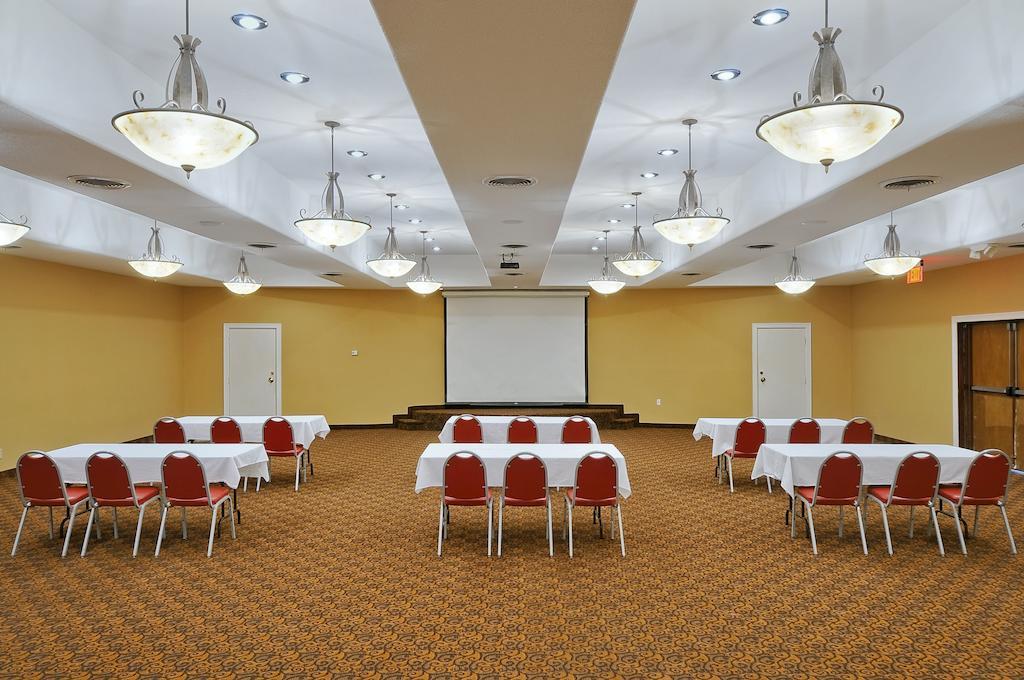 Days Inn & Suites by Wyndham Clovis