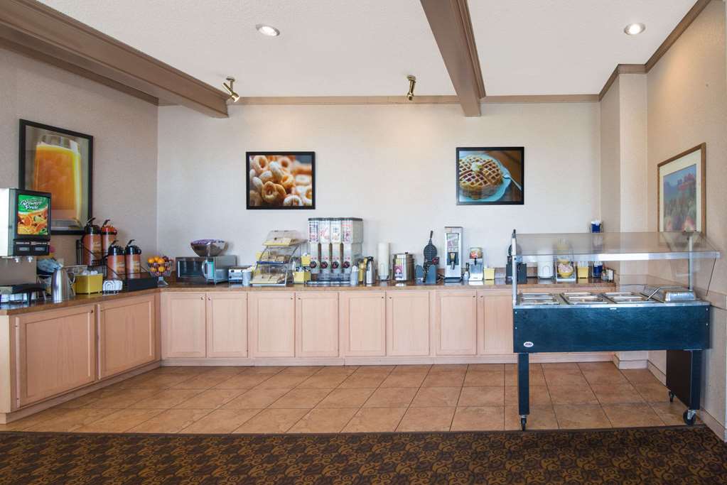 Days Inn & Suites by Wyndham Clovis