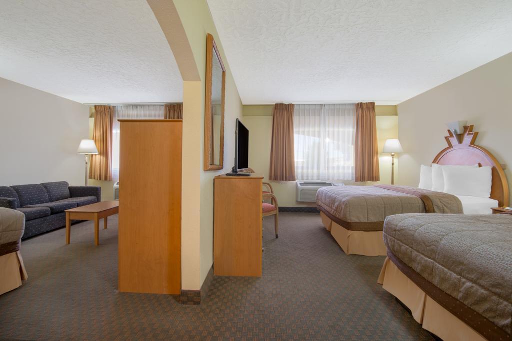 Days Inn & Suites by Wyndham Clovis