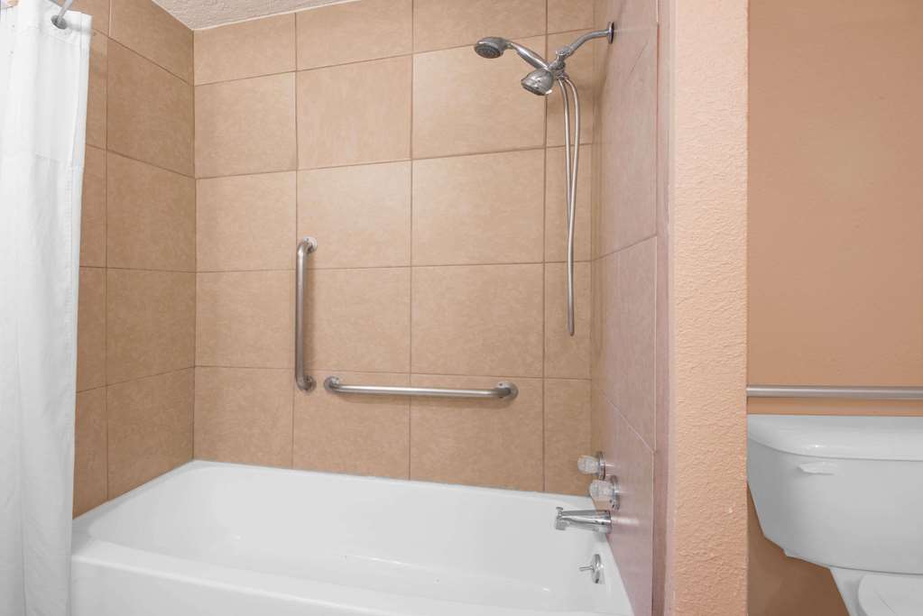 Days Inn & Suites by Wyndham Clovis