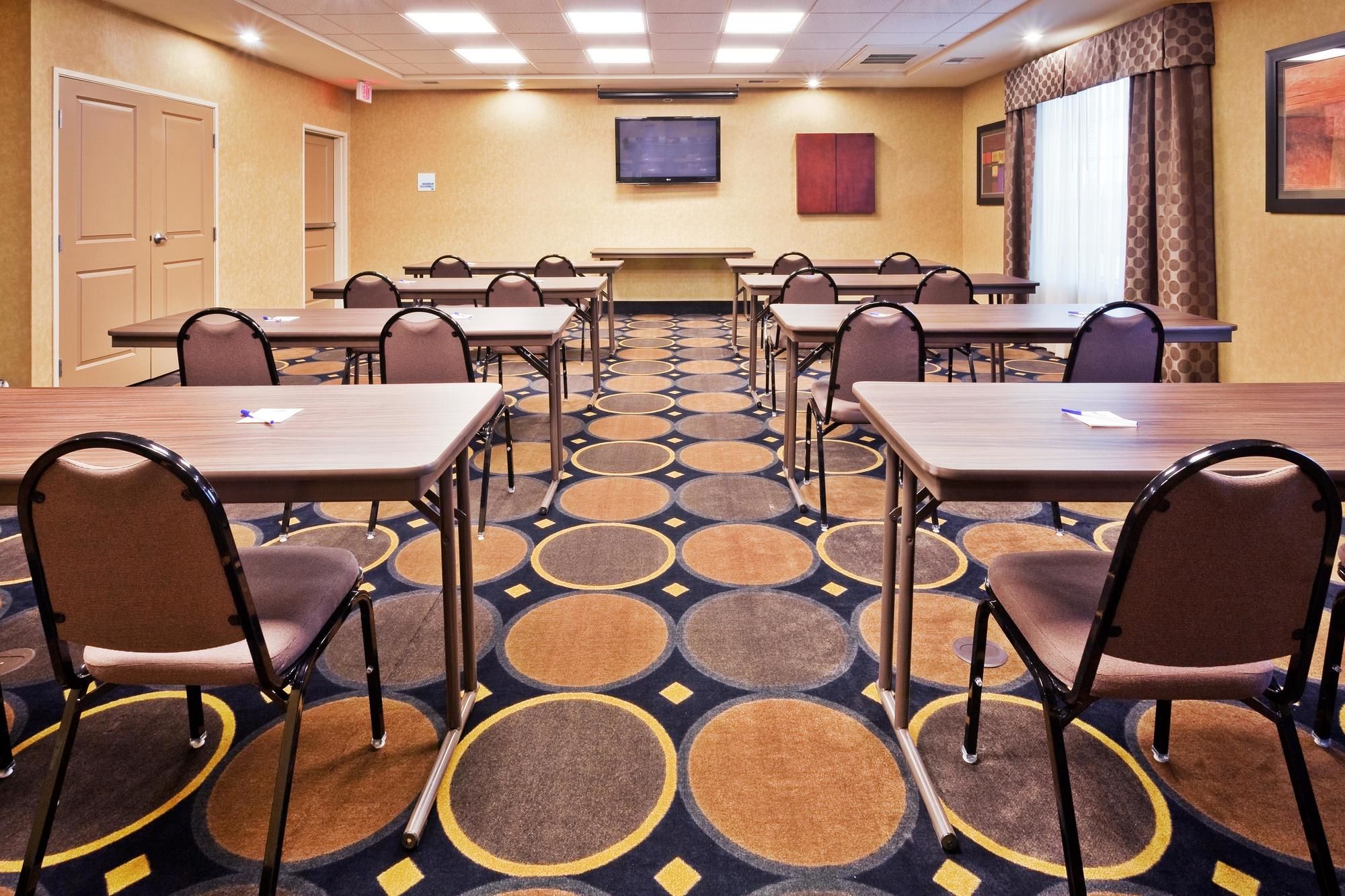 Holiday Inn Express Hotel & Suites Clovis