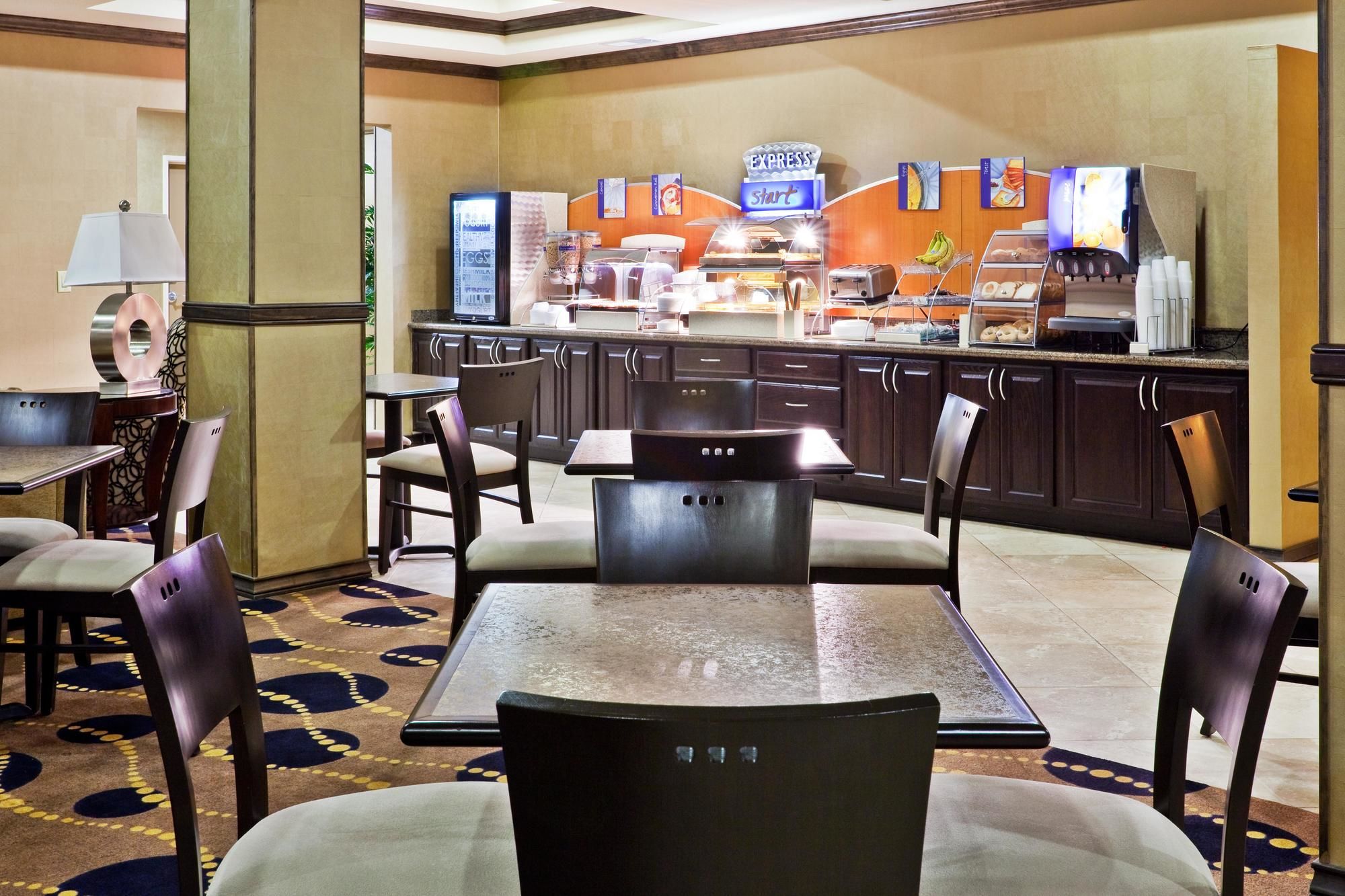 Holiday Inn Express Hotel & Suites Clovis