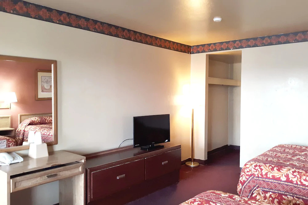 Hotel Kings at Clovis by OYO Rooms