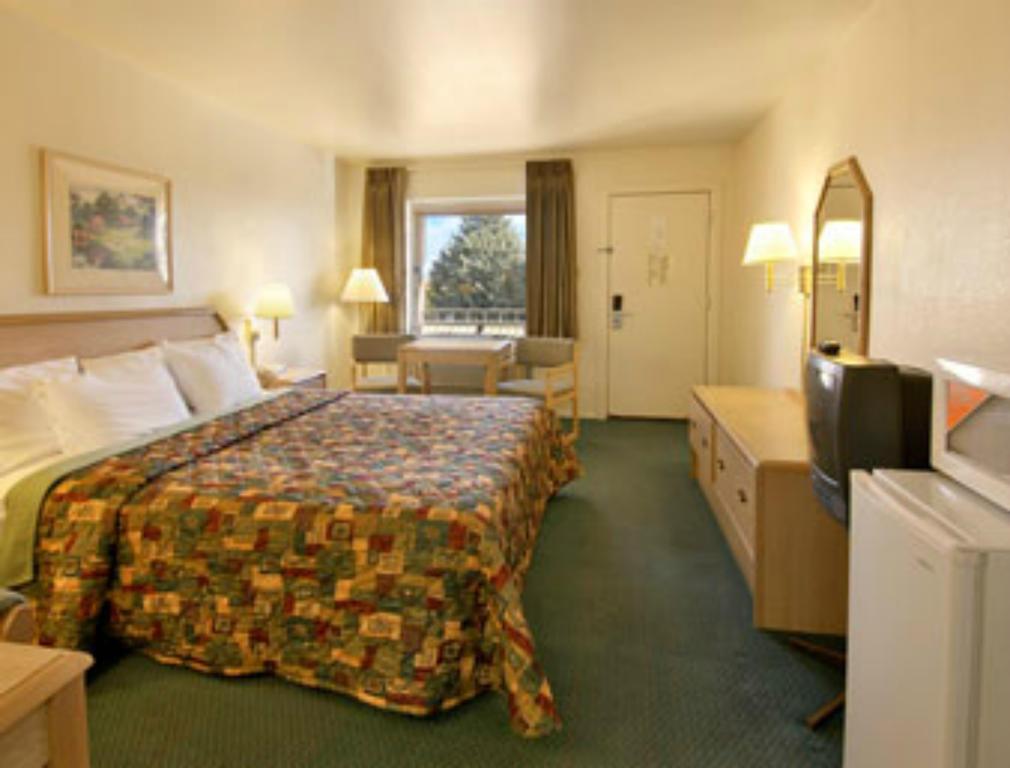Days Inn by Wyndham Deming