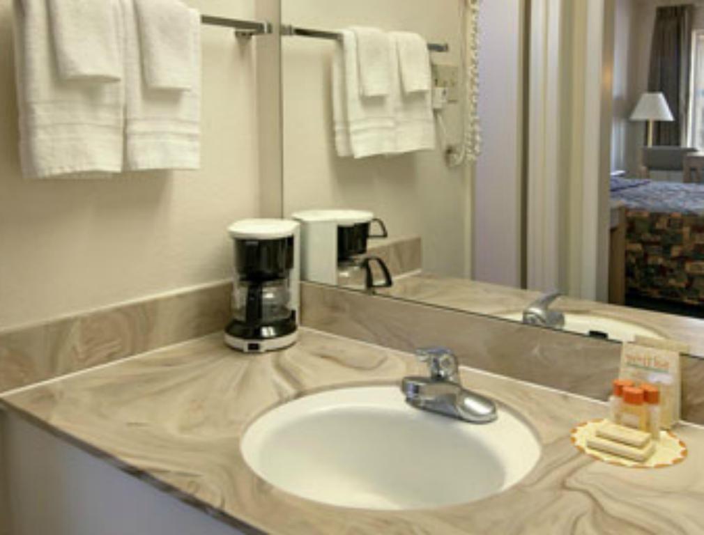 Days Inn by Wyndham Deming