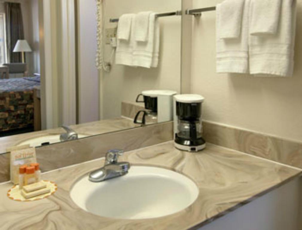 Days Inn by Wyndham Deming
