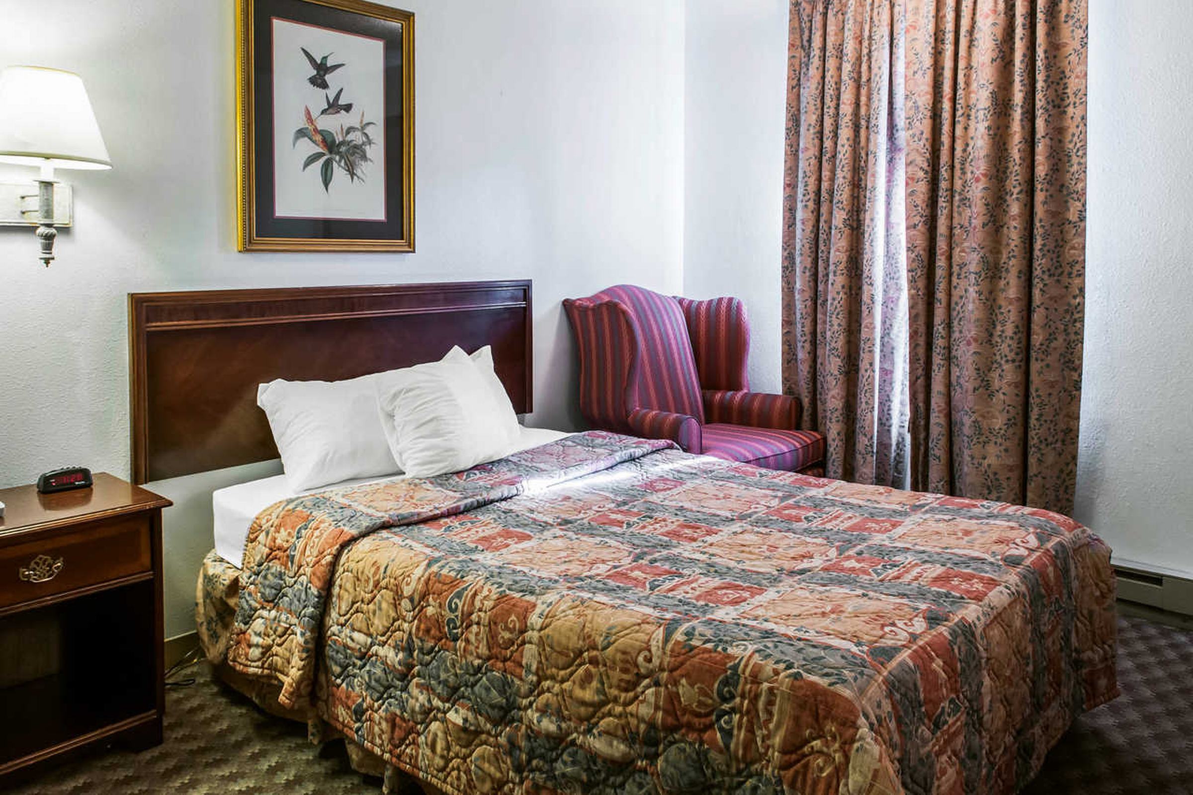 Econo Lodge Eagle Nest