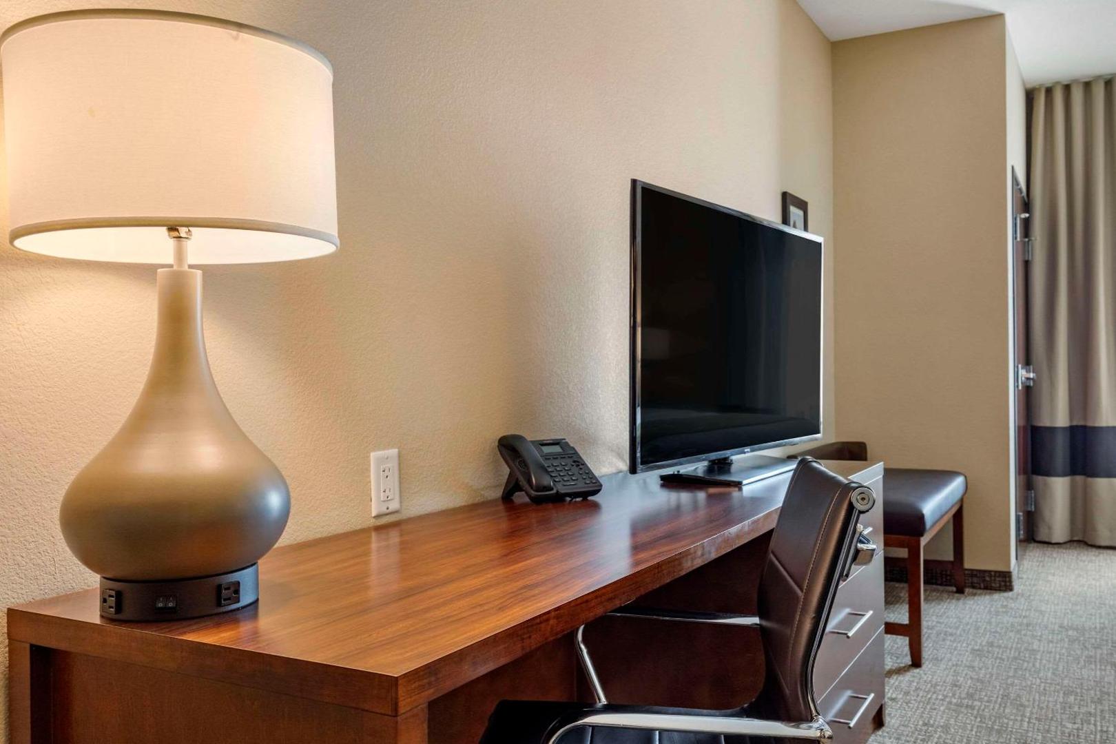 Comfort Inn & Suites