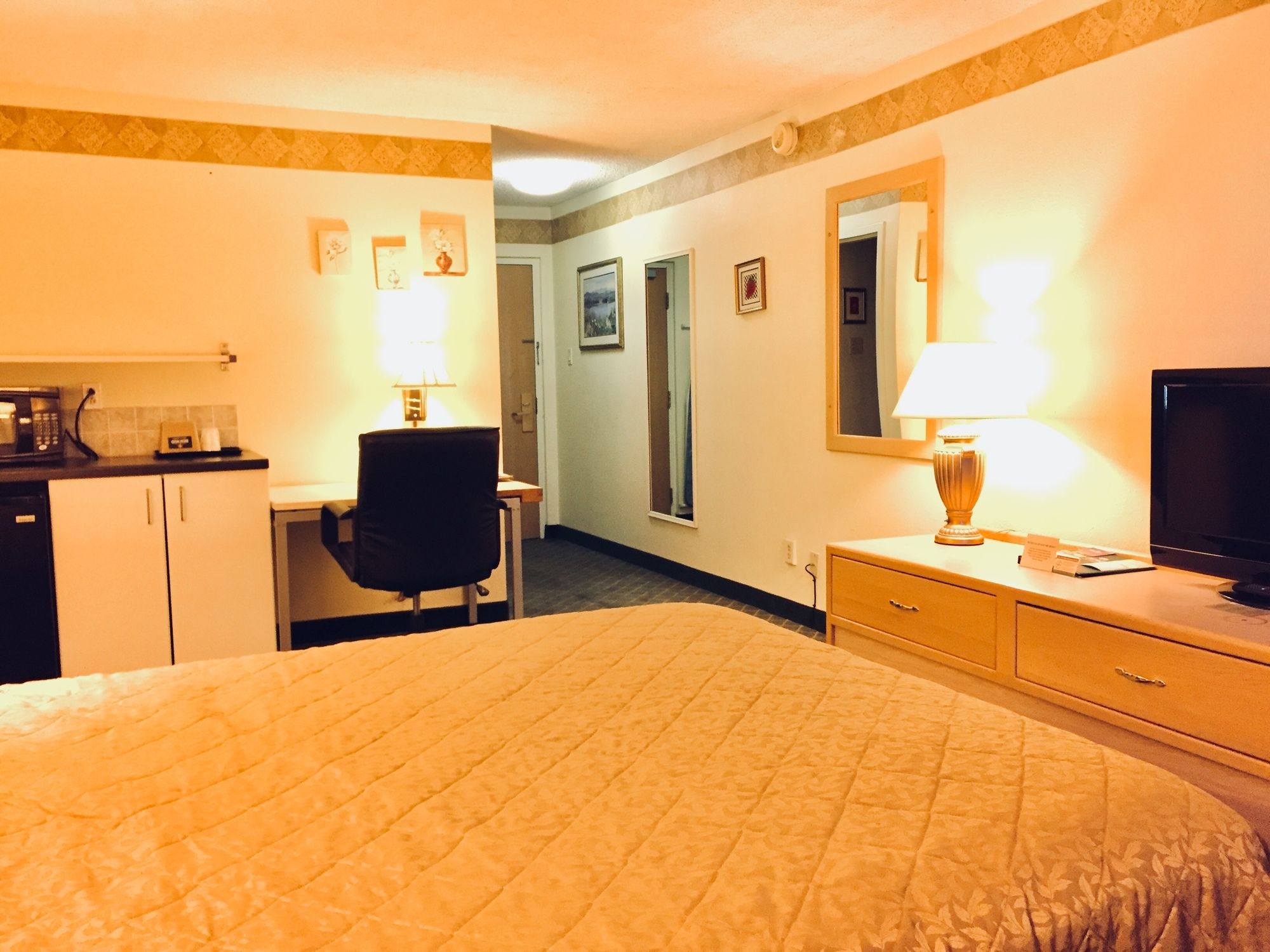 Brentwood Inn & Garden