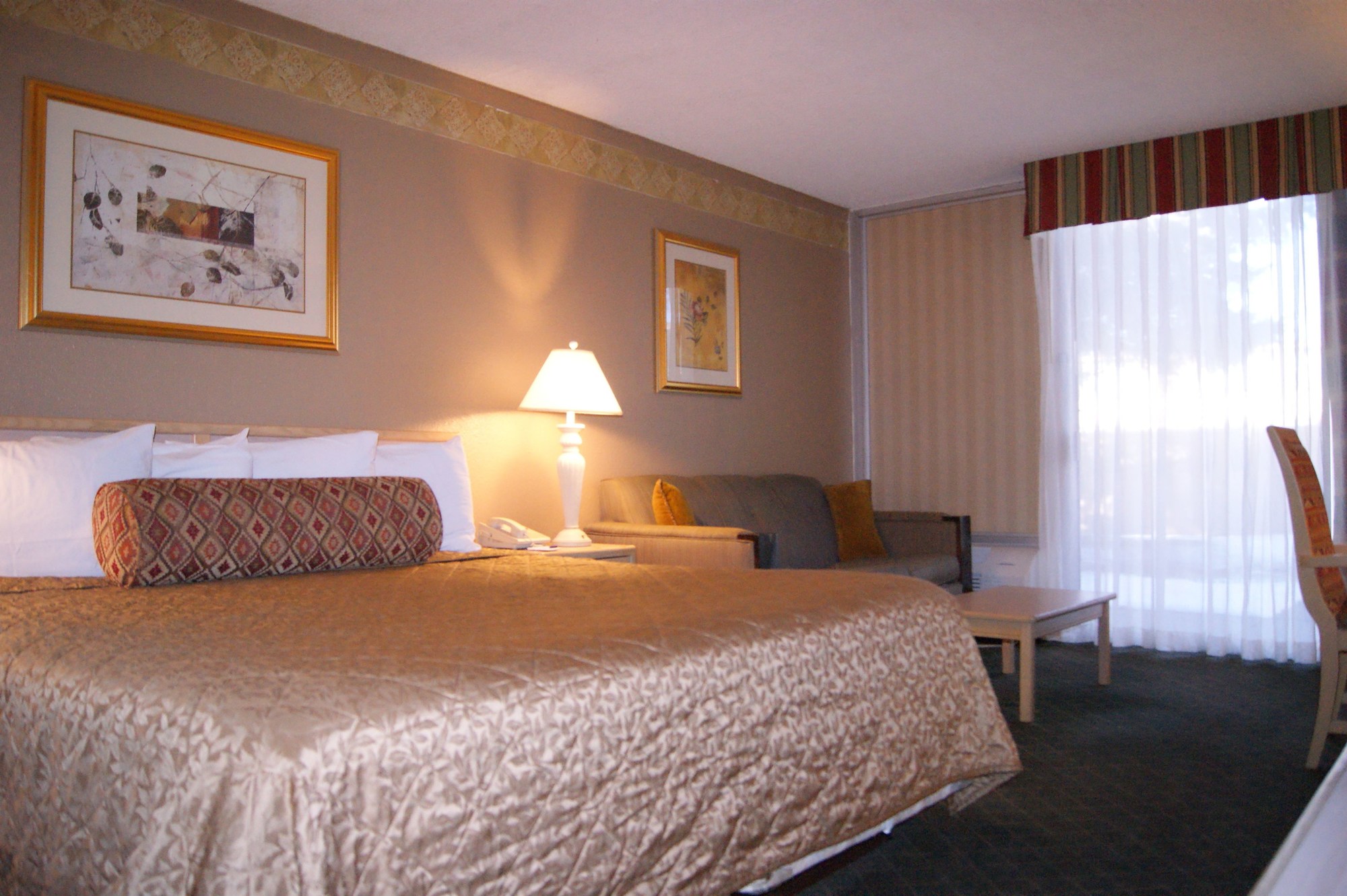 Brentwood Inn & Garden