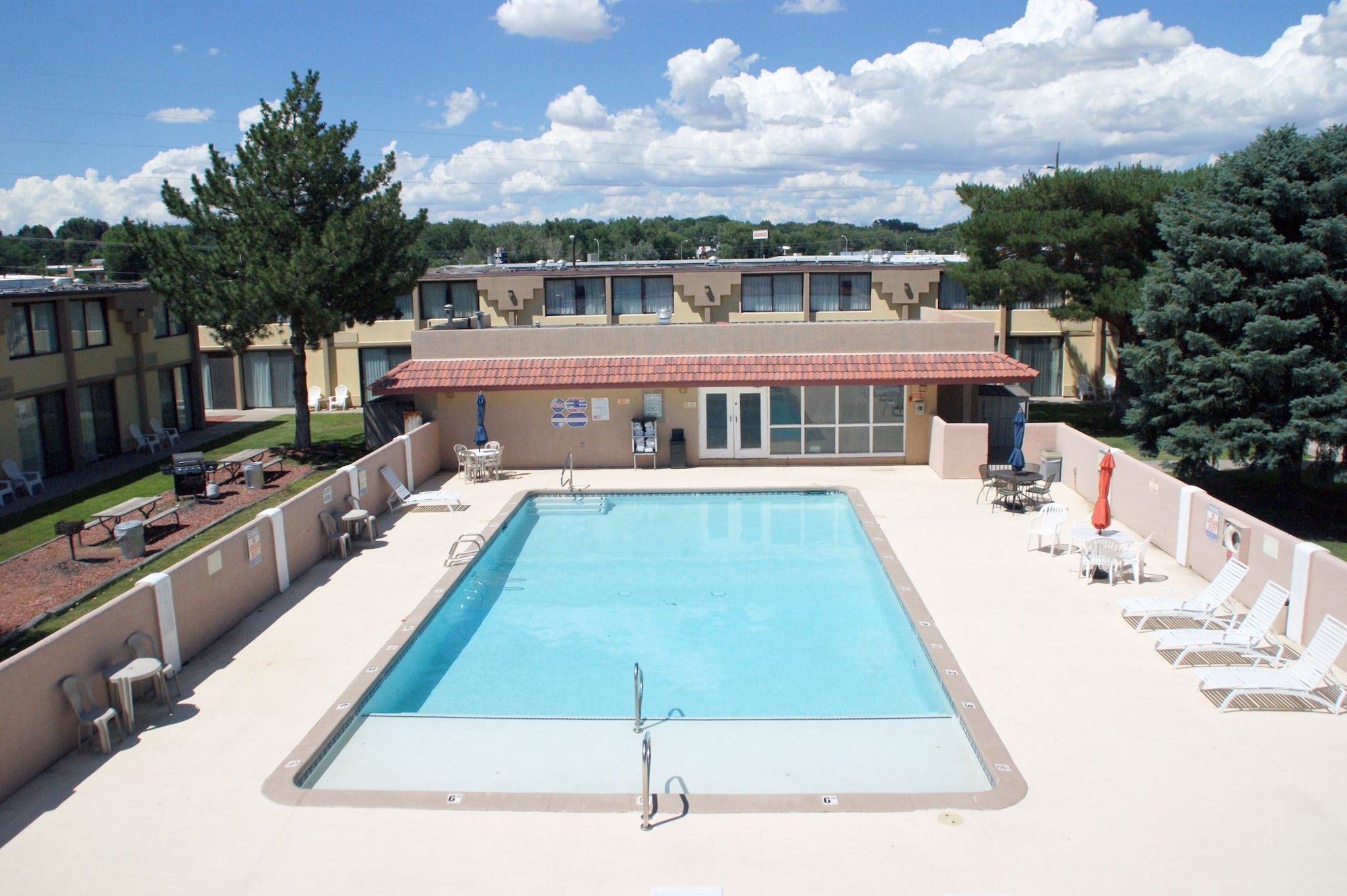 Brentwood Inn & Garden