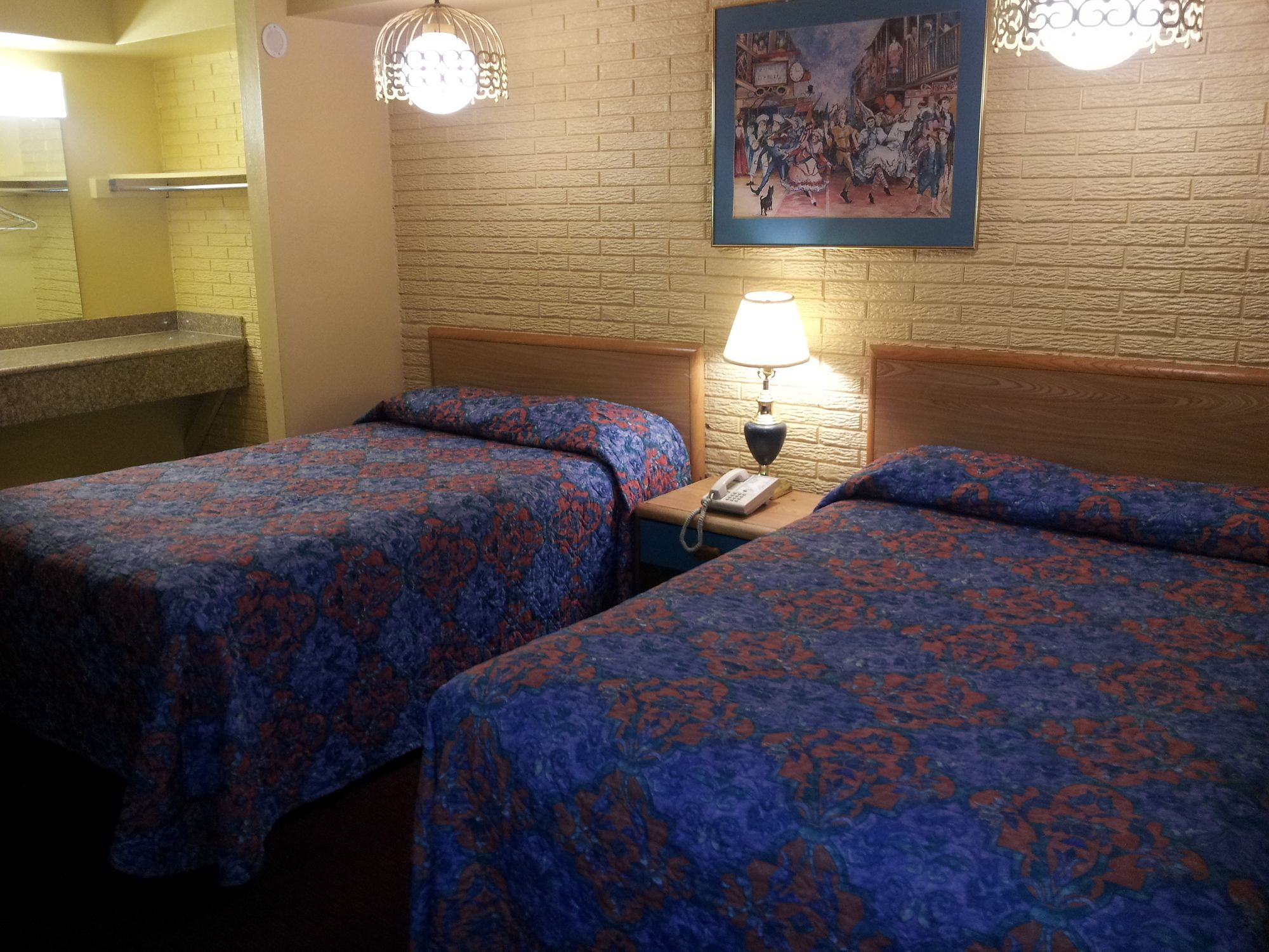 Economy Inn Farmington