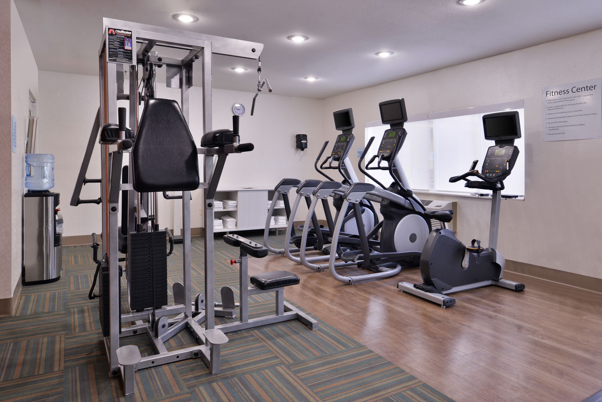 Holiday Inn Express & Suites Farmington Bloomfield