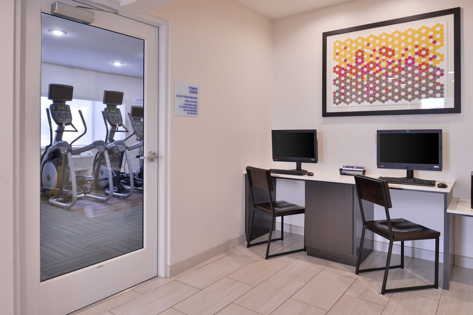 Holiday Inn Express & Suites Farmington Bloomfield