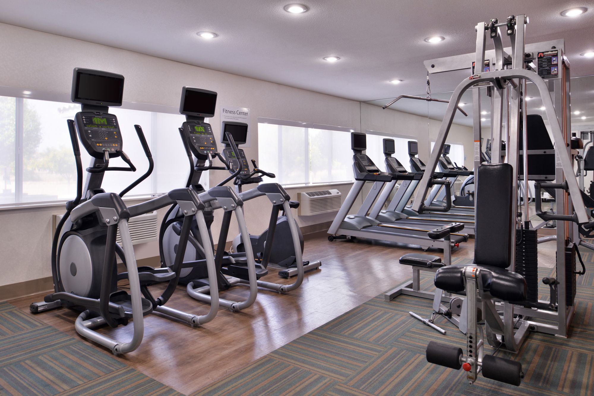 Holiday Inn Express & Suites Farmington Bloomfield